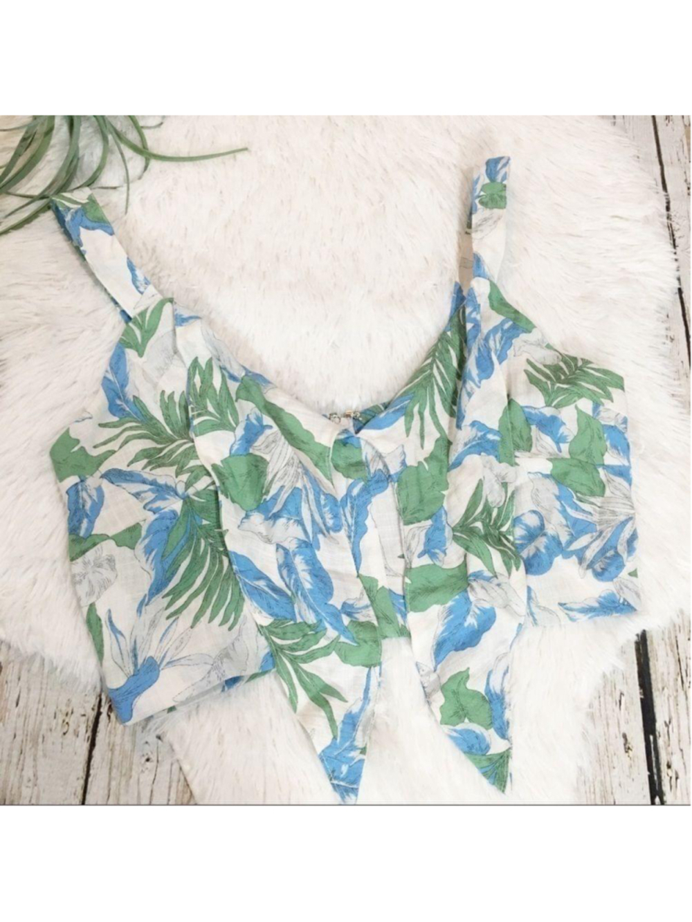 Very J floral crop top size large blue green tropical